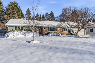 WELCOME TO SHANNONDALE in West Portage! Situated on a quiet