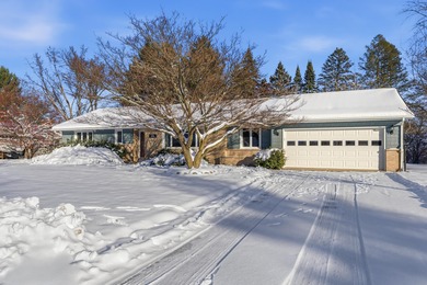 WELCOME TO SHANNONDALE in West Portage! Situated on a quiet