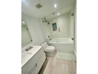 Spacious 2 bed/2 bath split floor plan with beutiful bay views