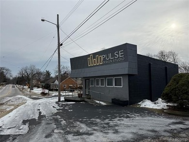 COMMERCIAL BUILDING Located in Waterford on Busy Voorheis cut