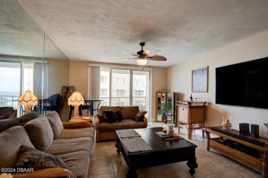 Searching for a spacious condo with direct access to the ocean?