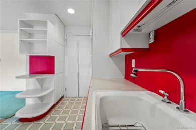 Commuter's dream with assigned garage parking! Large 2 bedrooms