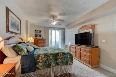Searching for a spacious condo with direct access to the ocean?