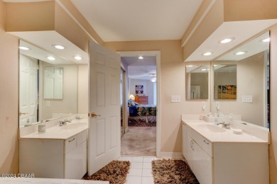 Searching for a spacious condo with direct access to the ocean?