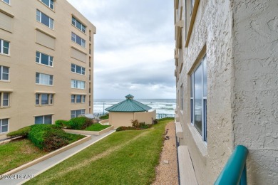 Searching for a spacious condo with direct access to the ocean?