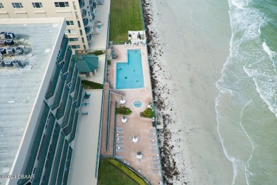 Searching for a spacious condo with direct access to the ocean?