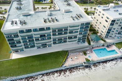 Searching for a spacious condo with direct access to the ocean?