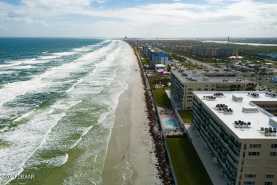Searching for a spacious condo with direct access to the ocean?