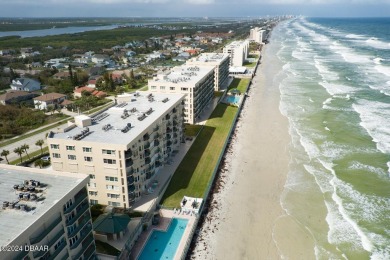 Searching for a spacious condo with direct access to the ocean?