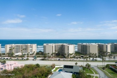 Searching for a spacious condo with direct access to the ocean?