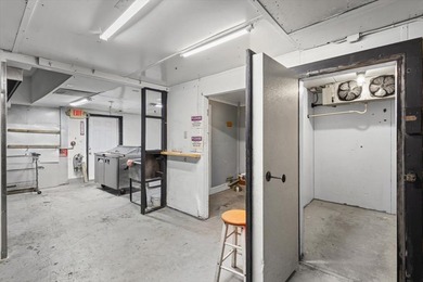 A turnkey business on the very high visibility corner of US 19