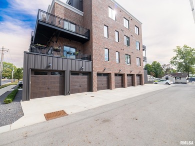 Gorgeous 2 bed / 2 bath luxury condo in the heart of Peoria