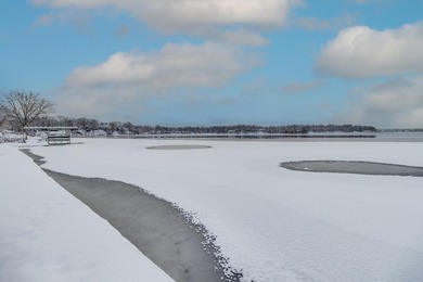 Beautiful North Shore Condo with Goguac Lake Views Experience