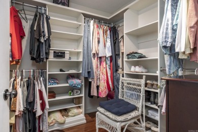 The only home on the cul-de-sac, 7 Montanes offers the perfect