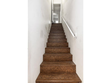 The only home on the cul-de-sac, 7 Montanes offers the perfect