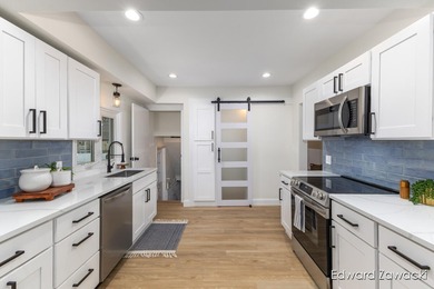 Beautifully renovated downtown Rockford home. Walk to