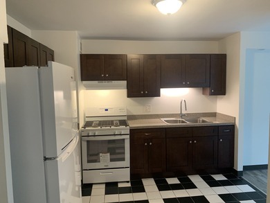 For Sale in Hyde Park This beautiful 2-bedroom, 1-bathroom unit