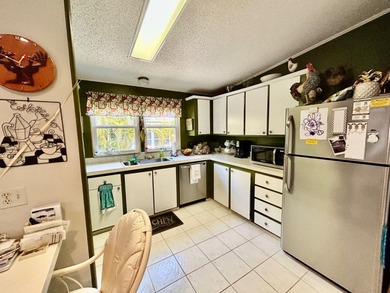 EXCEPTIONALLY MAINTAINED & MOVE-IN READY!    This beautifully