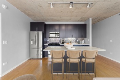 This stunning 1 bed / 1 bath condo in vibrant Printer's