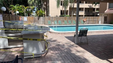 ***Garden Level 2/2 Condo with the Convenience of a House***
