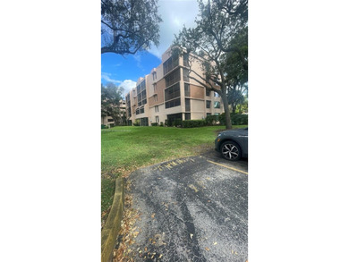 ***Garden Level 2/2 Condo with the Convenience of a House***
