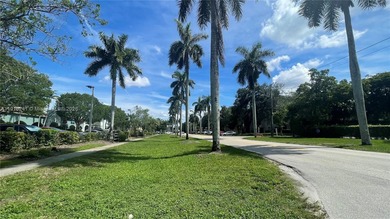 ***Garden Level 2/2 Condo with the Convenience of a House***
