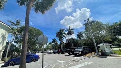 ***Garden Level 2/2 Condo with the Convenience of a House***
