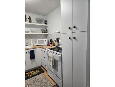 Enjoy the Good Life in your Covenant Towers Home!  From this