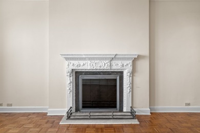 Exquisite Full-Floor Residence with Panoramic Lakefront Views