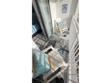 Elevate your beachside getaway with this beautiful efficiency