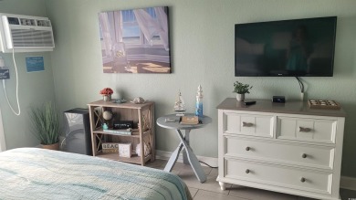 Elevate your beachside getaway with this beautiful efficiency