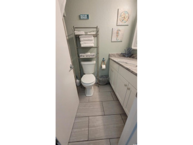 Elevate your beachside getaway with this beautiful efficiency