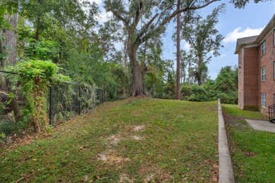 Great investment opportunity. Non warranted condo community