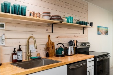 Welcome to The Teal Turtle - a fully furnished, turnkey-ready