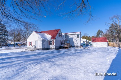 Spacious NE Grand Rapids 7-bedroom, 3-bath home offering
