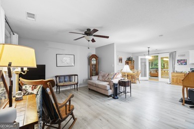 Your Dream Lake Getaway Awaits - Turnkey Waterfront Retreat