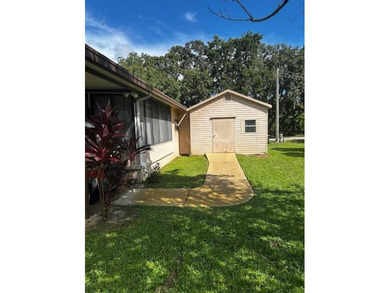 Charming 2 Bedroom, 2.5 Bathroom Mobile Home on Fenced Corner