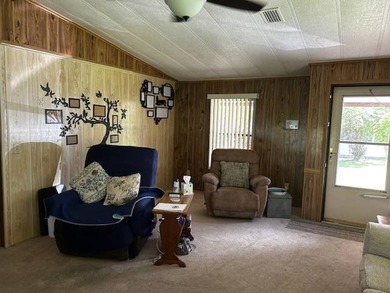 Charming 2 Bedroom, 2.5 Bathroom Mobile Home on Fenced Corner