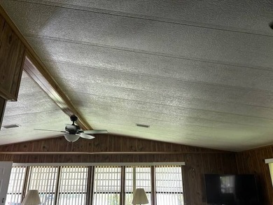 Charming 2 Bedroom, 2.5 Bathroom Mobile Home on Fenced Corner