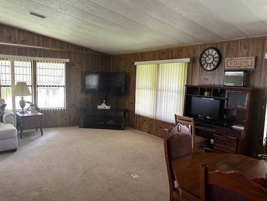 Charming 2 Bedroom, 2.5 Bathroom Mobile Home on Fenced Corner