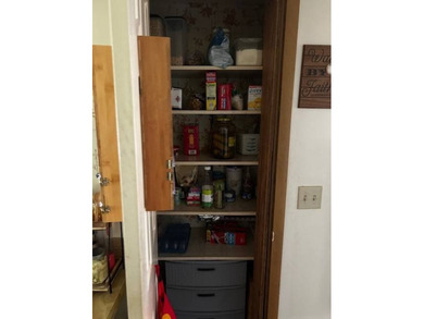 Charming 2 Bedroom, 2.5 Bathroom Mobile Home on Fenced Corner