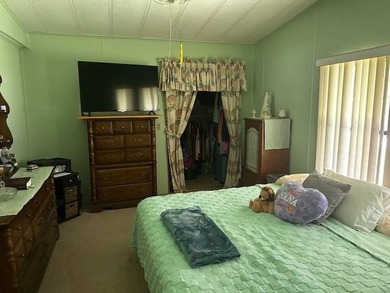 Charming 2 Bedroom, 2.5 Bathroom Mobile Home on Fenced Corner