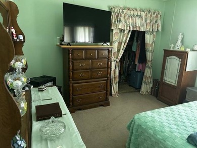 Charming 2 Bedroom, 2.5 Bathroom Mobile Home on Fenced Corner