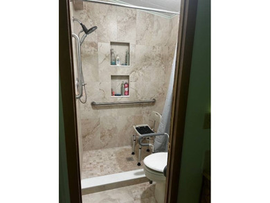 Charming 2 Bedroom, 2.5 Bathroom Mobile Home on Fenced Corner