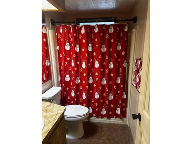 Charming 2 Bedroom, 2.5 Bathroom Mobile Home on Fenced Corner