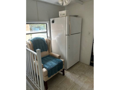 Charming 2 Bedroom, 2.5 Bathroom Mobile Home on Fenced Corner