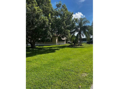 Charming 2 Bedroom, 2.5 Bathroom Mobile Home on Fenced Corner