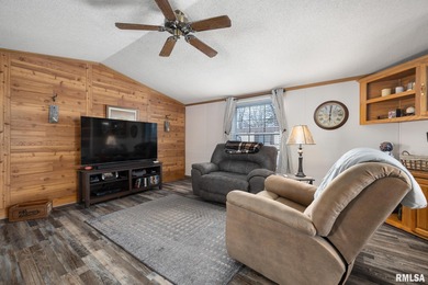 Welcome to 106 Poplar in Oak Lawn Estates! This Well-Maintained