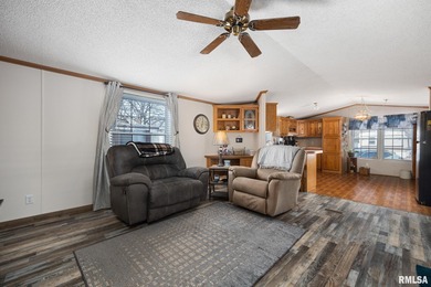 Welcome to 106 Poplar in Oak Lawn Estates! This Well-Maintained