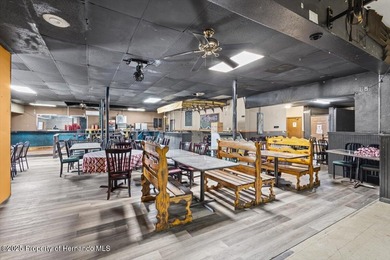 A turnkey business on the very high visibility corner of US 19